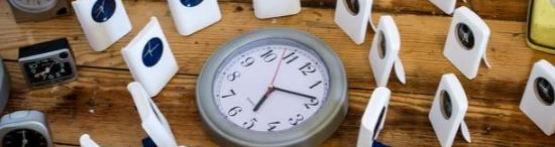 lots of clocks